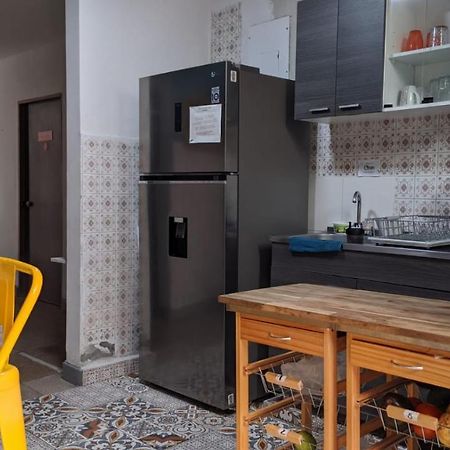 Casa Tuvia Parque Hostel เมเดยิน ภายนอก รูปภาพ