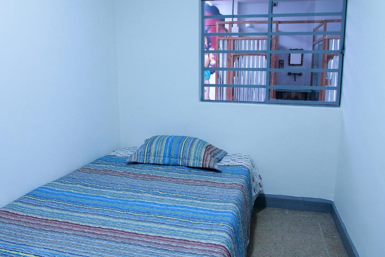 Casa Tuvia Parque Hostel เมเดยิน ภายนอก รูปภาพ