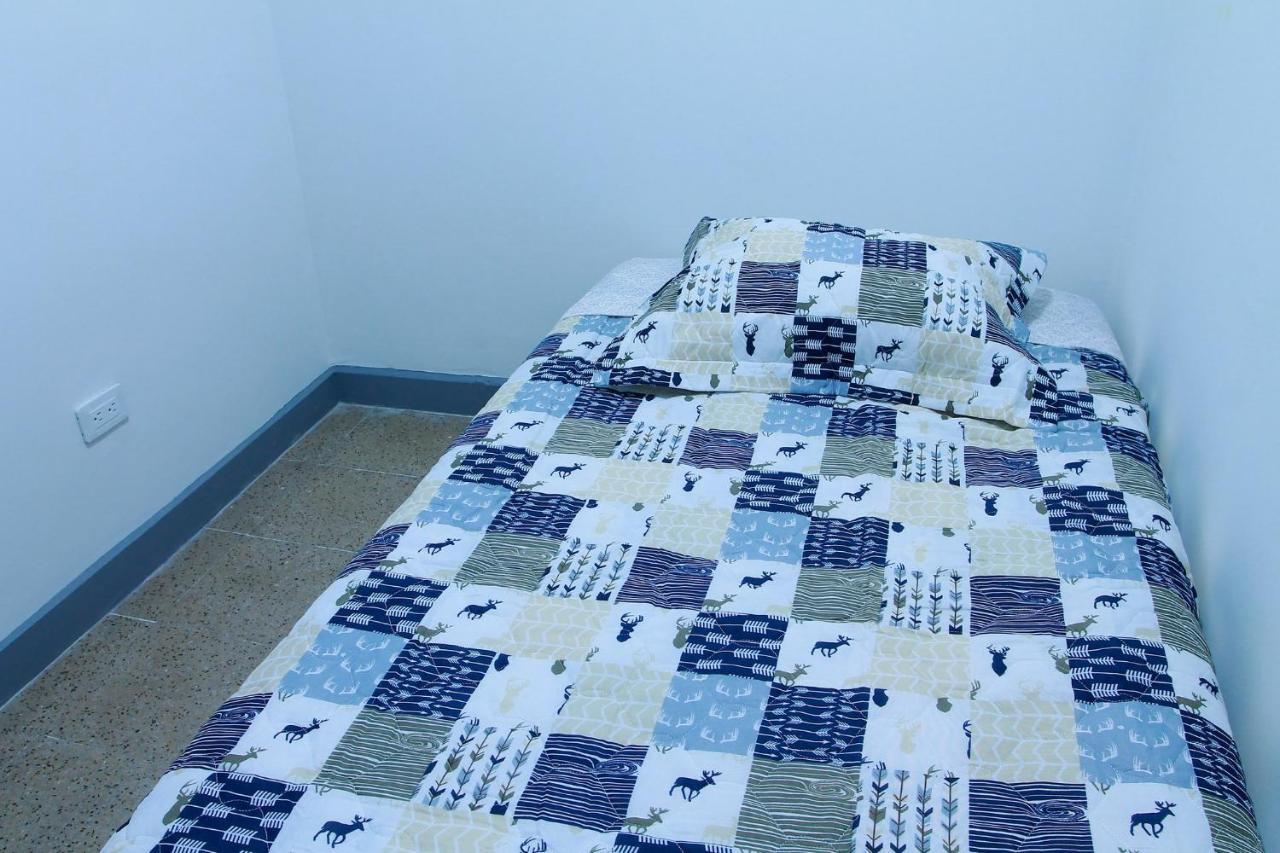 Casa Tuvia Parque Hostel เมเดยิน ภายนอก รูปภาพ